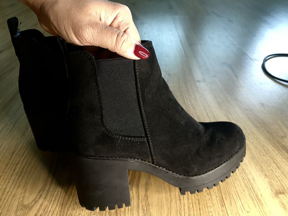 Ботильони, черевики на каблуку замшеві