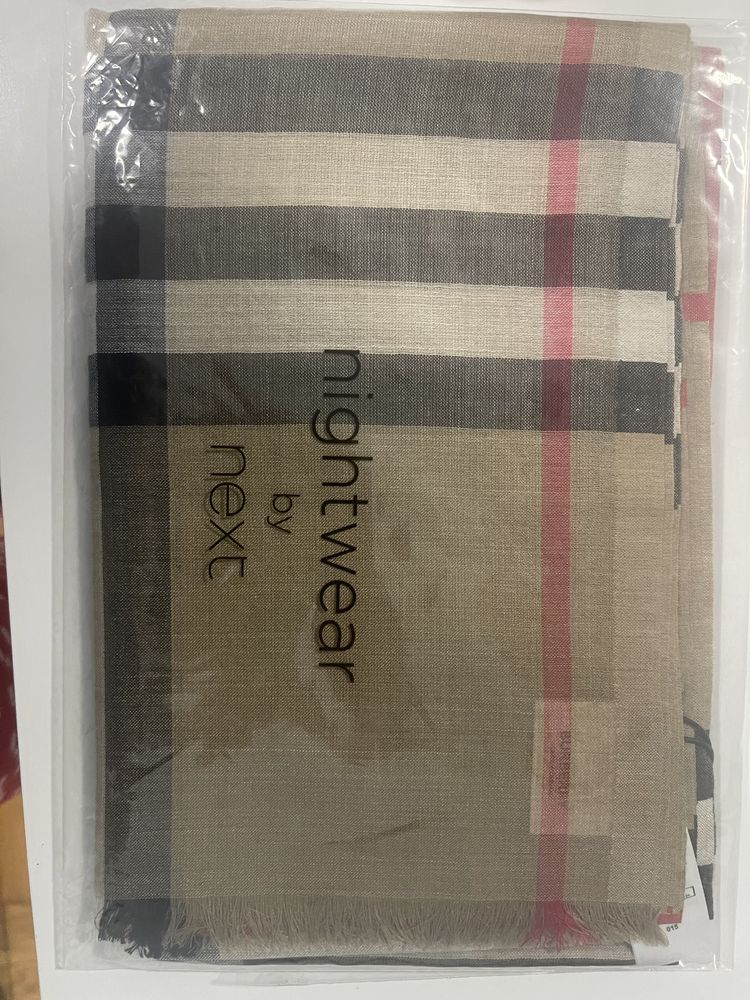 Продам платок Burberry , размер 220/70. Шерсть , шелк . 9500 грн .