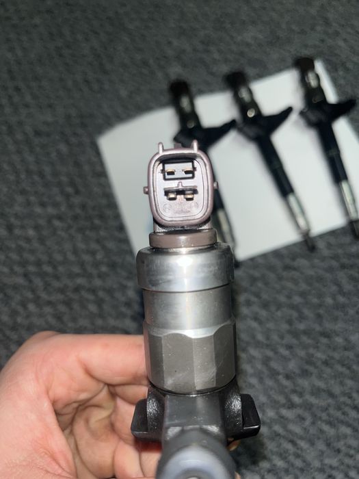 Продаю Паливна форсунка Denso з номером деталі 16600 8H800