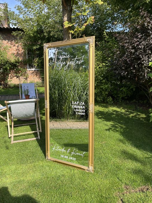 Wynajem wolnostojacego lustra do zdjęć selfie personalizowane napisy
