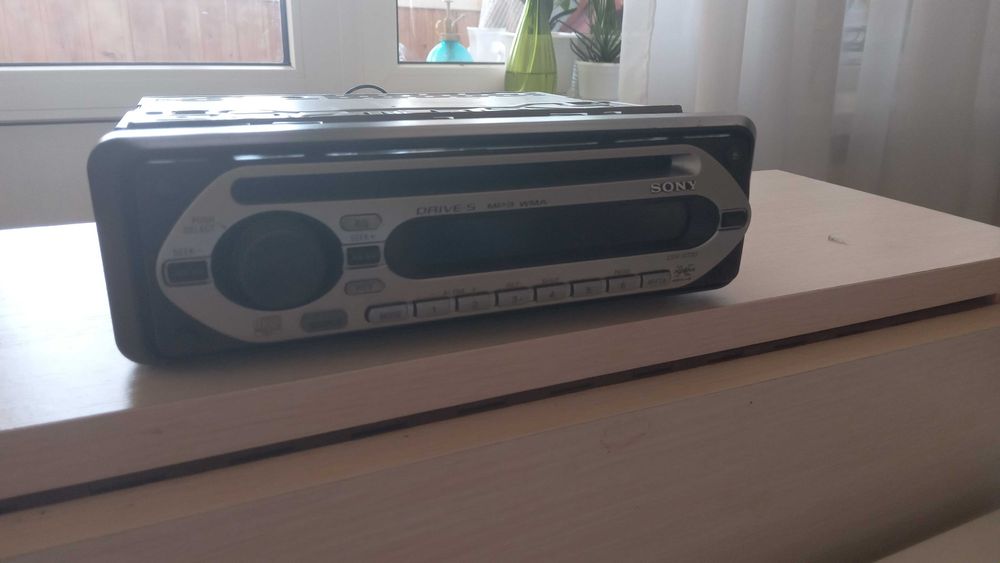 Магнитола Sony CDX-GT 20.