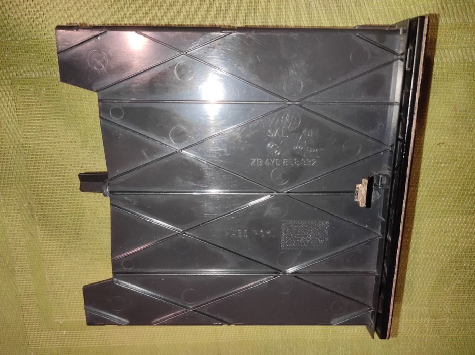 Бардачок  Шкода Суперб 1