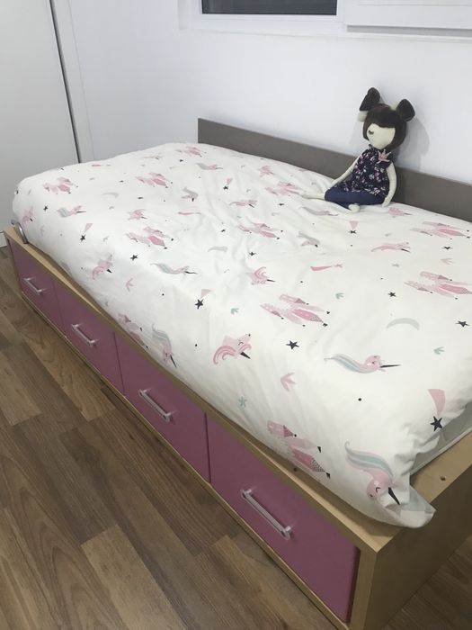 Cama lacada a rosa