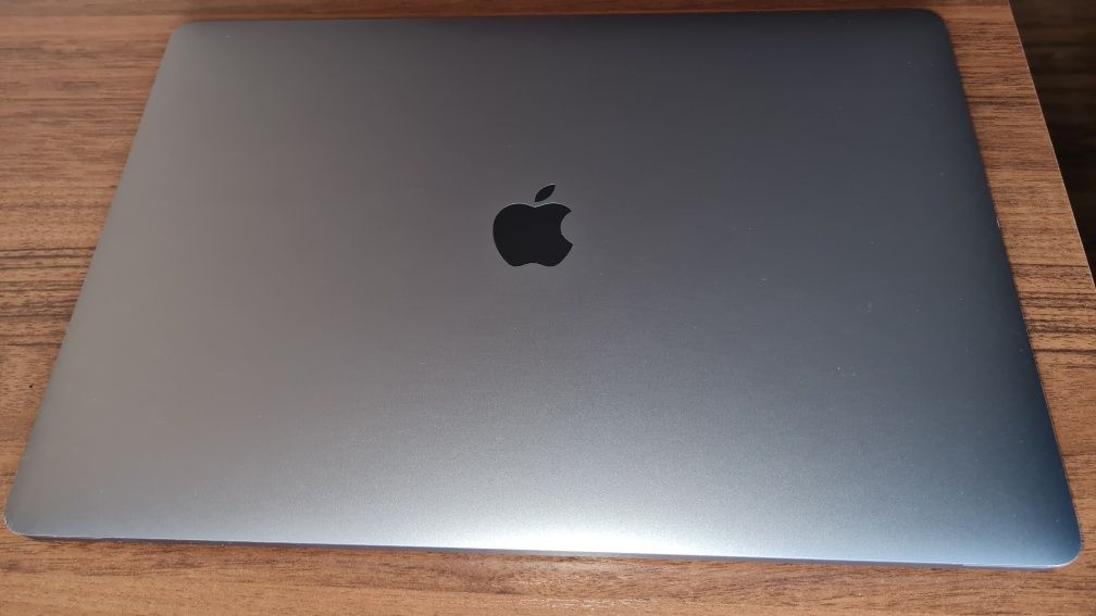 MacBook Pro 15" 2019 i9 2.3GHz 16Gb
512Gb Radeon Pro560x 4Gb