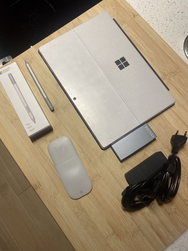 Microsoft Surface Pro 6 + Teclado, Rato e Caneta