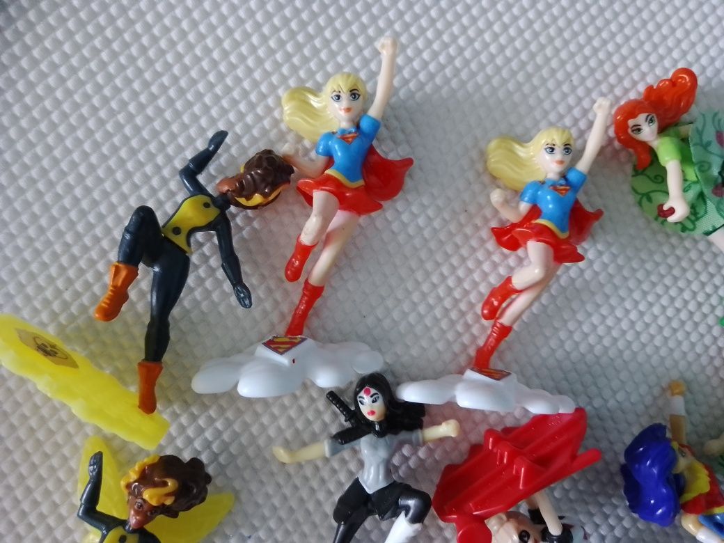 Figurki Kinder niespodzianka superbohater Harley i inne Tort dekoracja