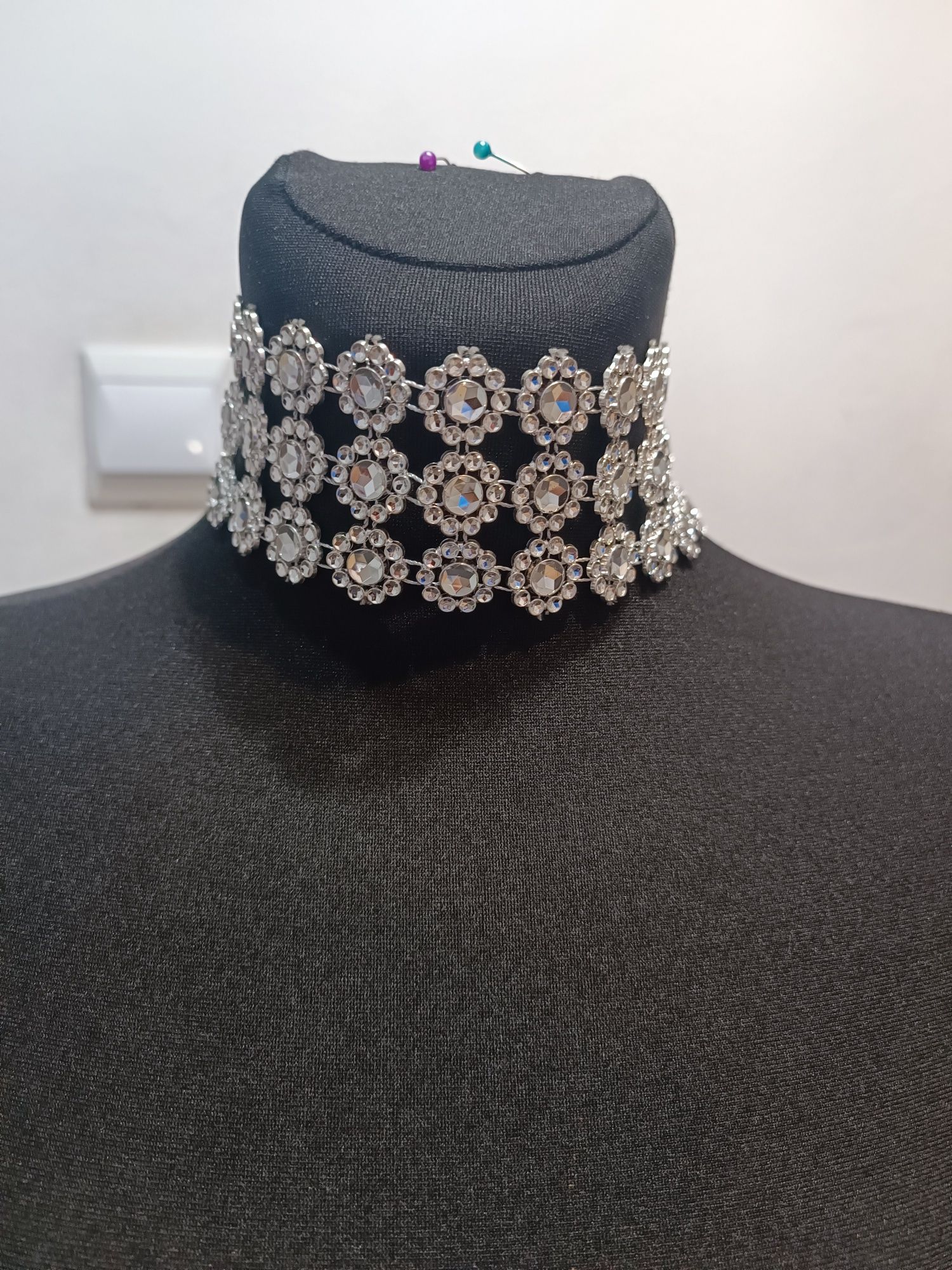 Elegancki choker na szyję