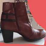 Botas novas em pele, tamanho 40