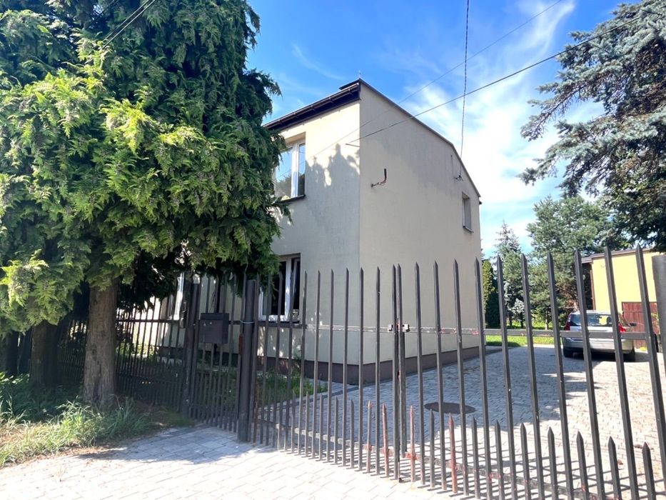 Przytulny dom w podleśnej dzielnicy