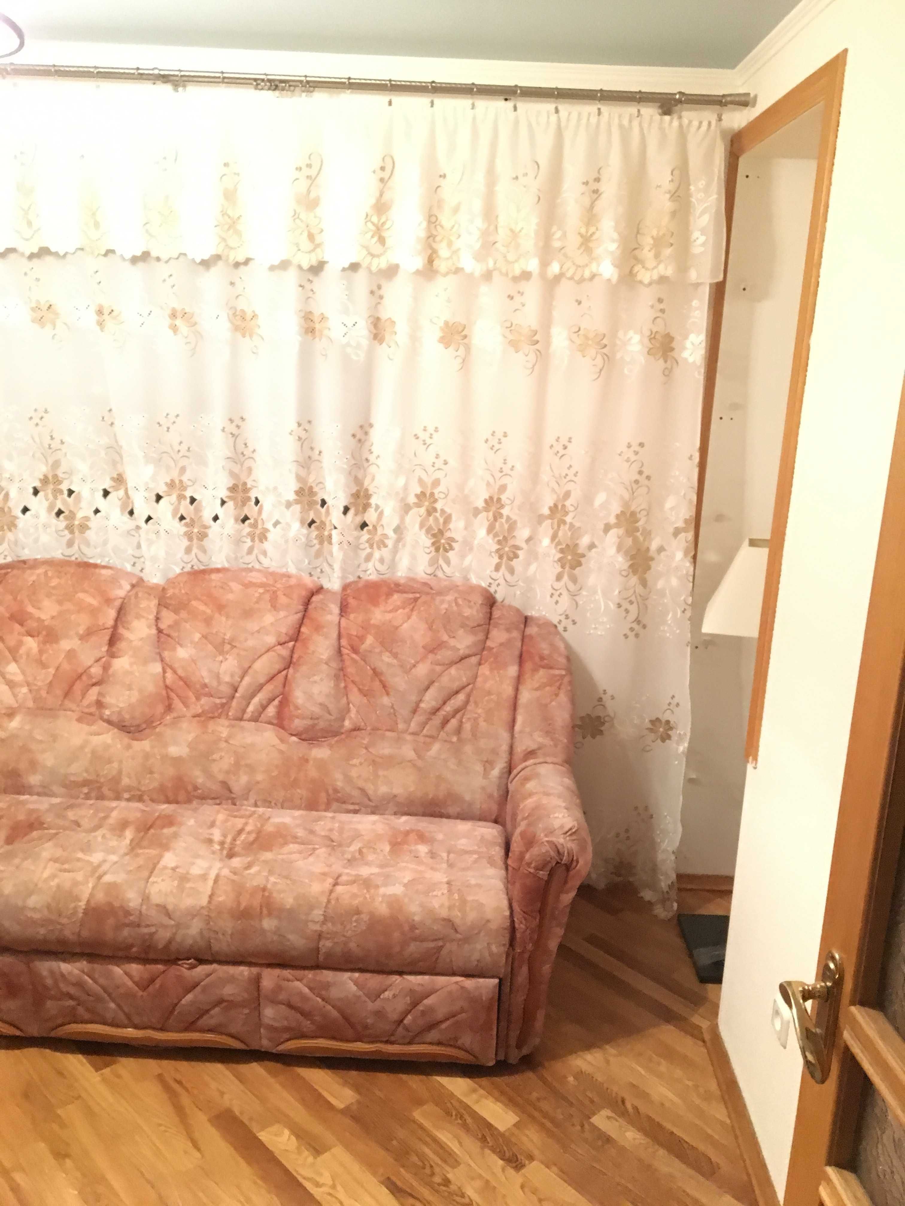 Продам 4-комнатную квартиру 100 м², ул. Алексеевская 14Б
