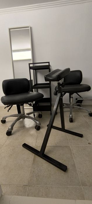 Conjunto mobiliário para estúdio de tatuagem