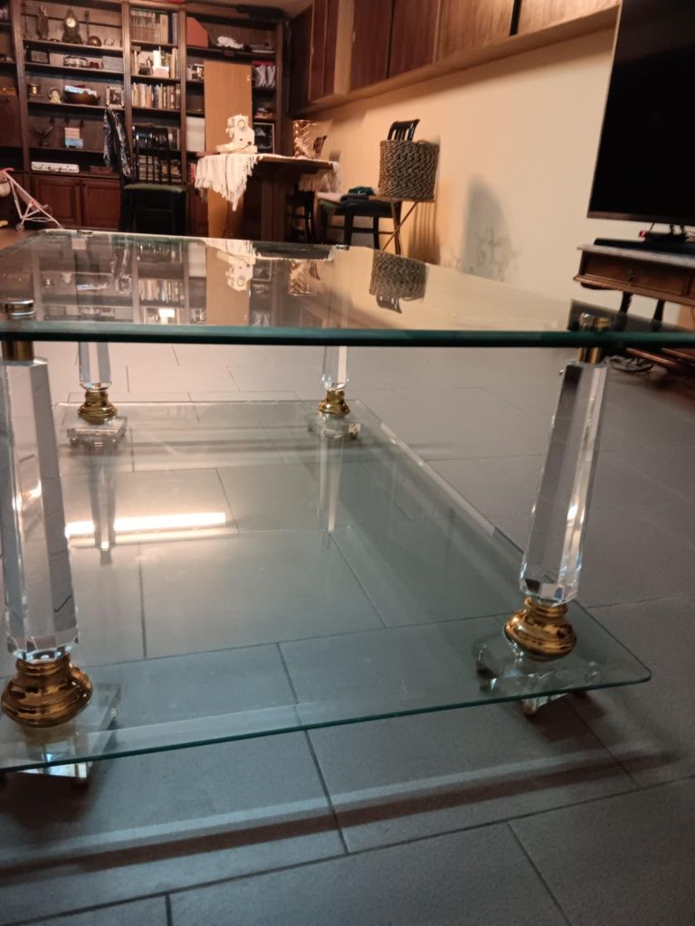 Mesa em vidro cristalino