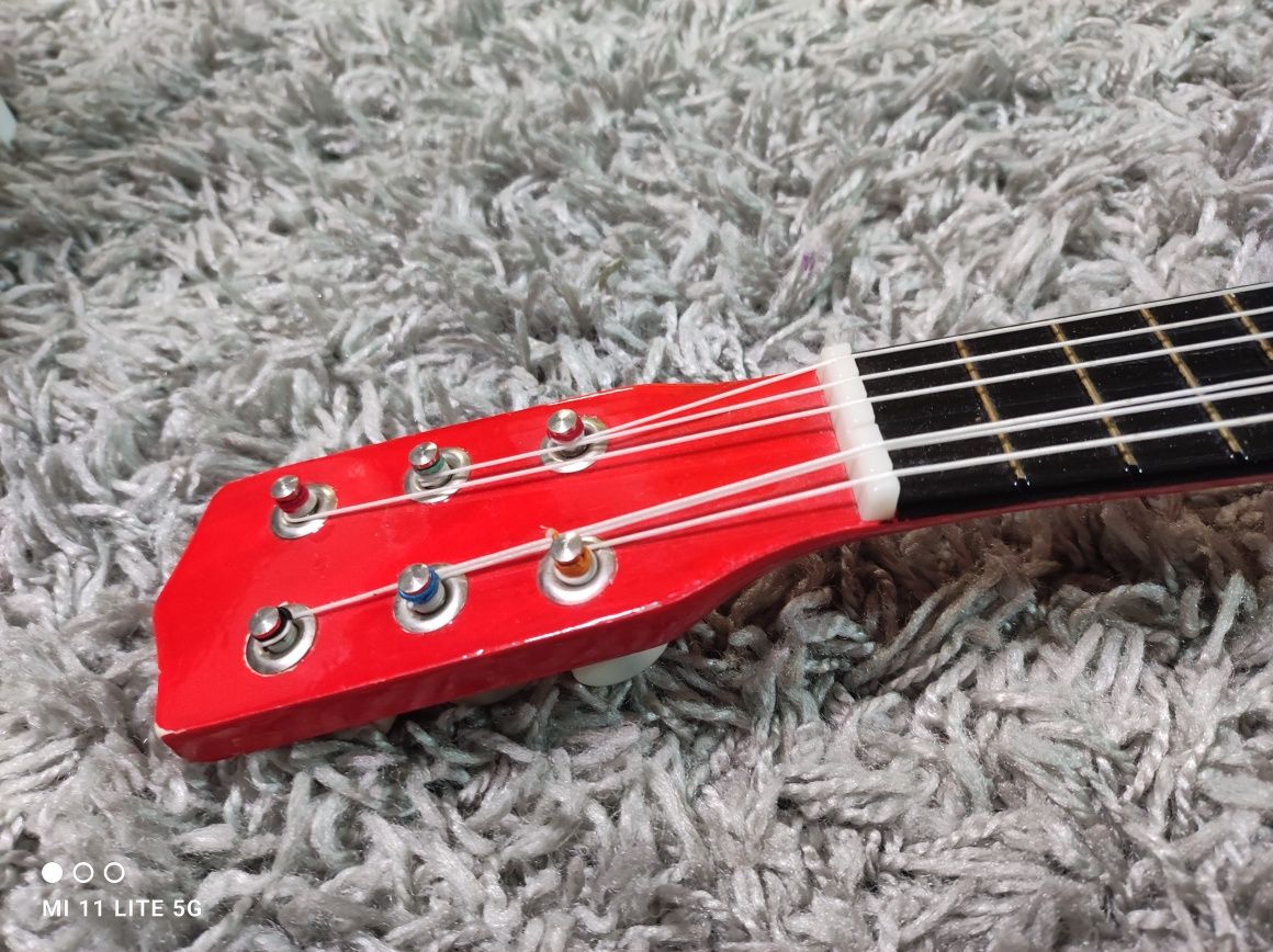 Small Foot Gitara czerwona klasyczna drewniana dla dzieci ukulele