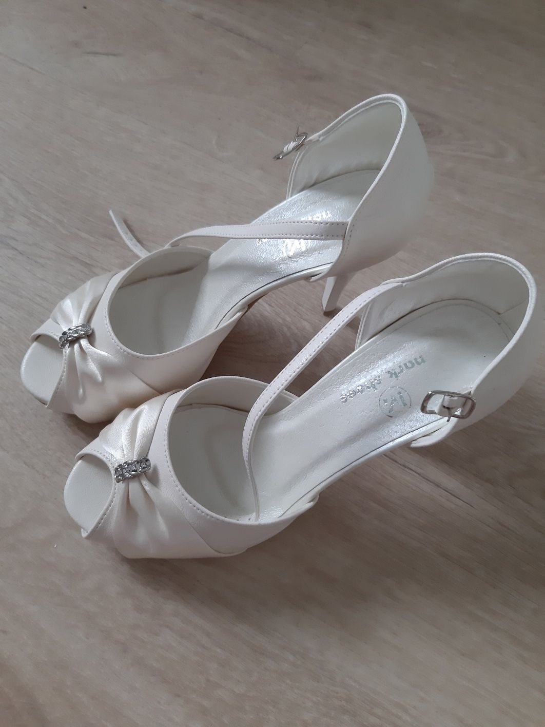 buty ecru r.36 skora nowe