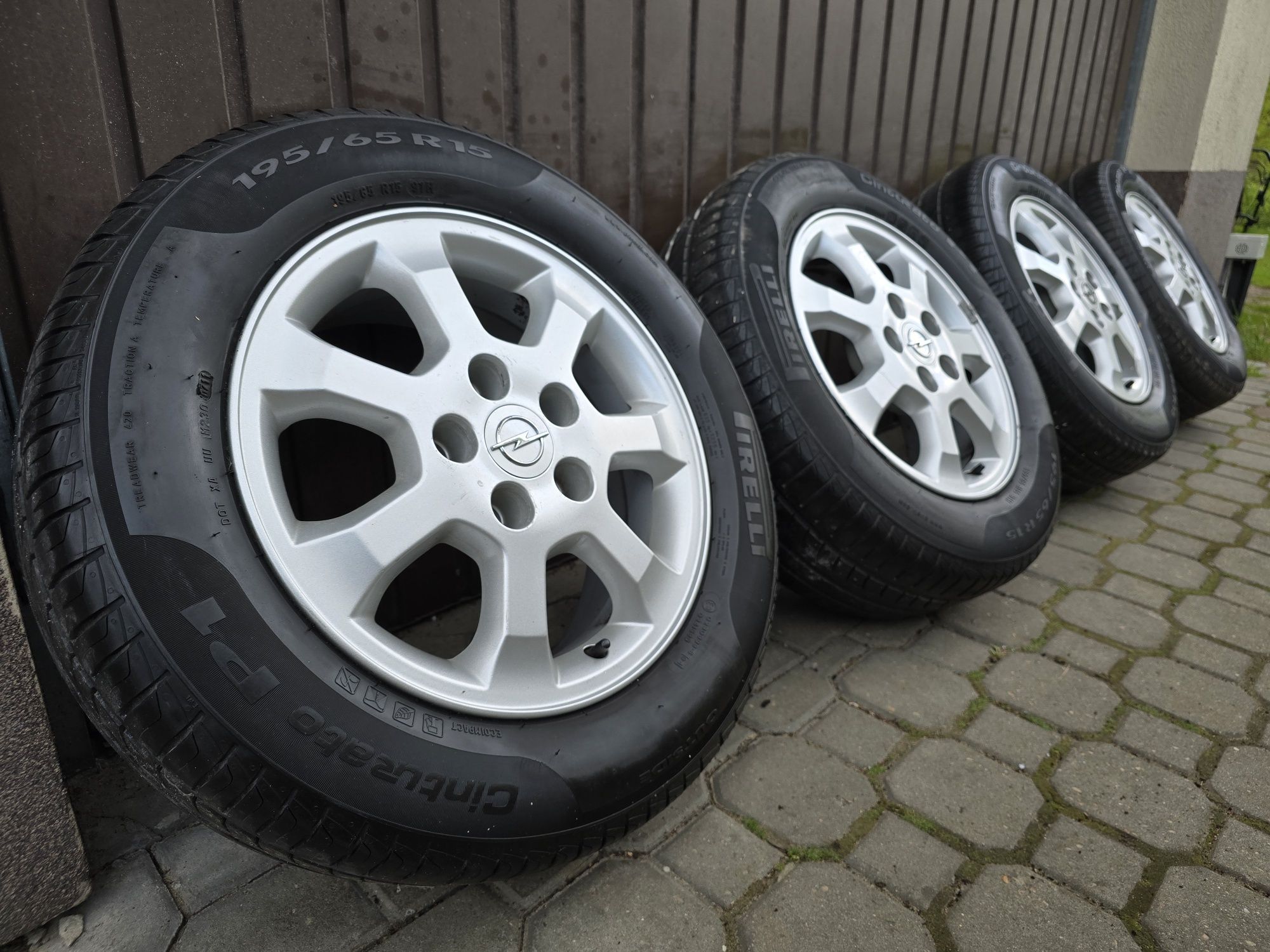 Felgi z oponami 195/65R15 Opel Zafira Vectra C 5x110 Astra H Signum