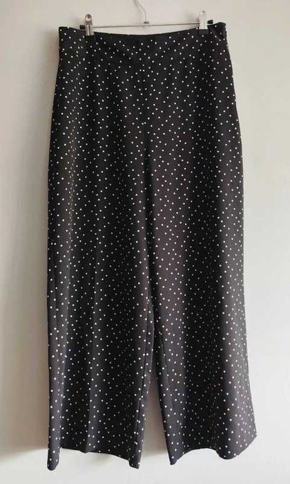 Czarne spodnie w groszki z szeroką nogawką kuloty Oasis