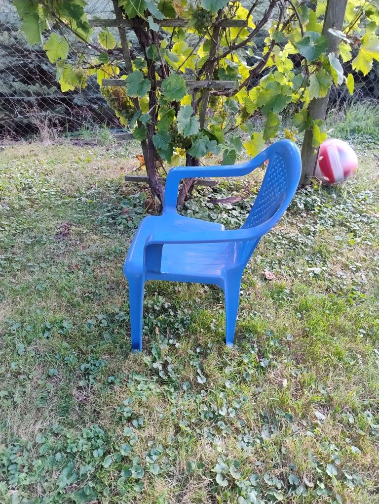 Plastikowe krzesełko dziecięce niebieskie