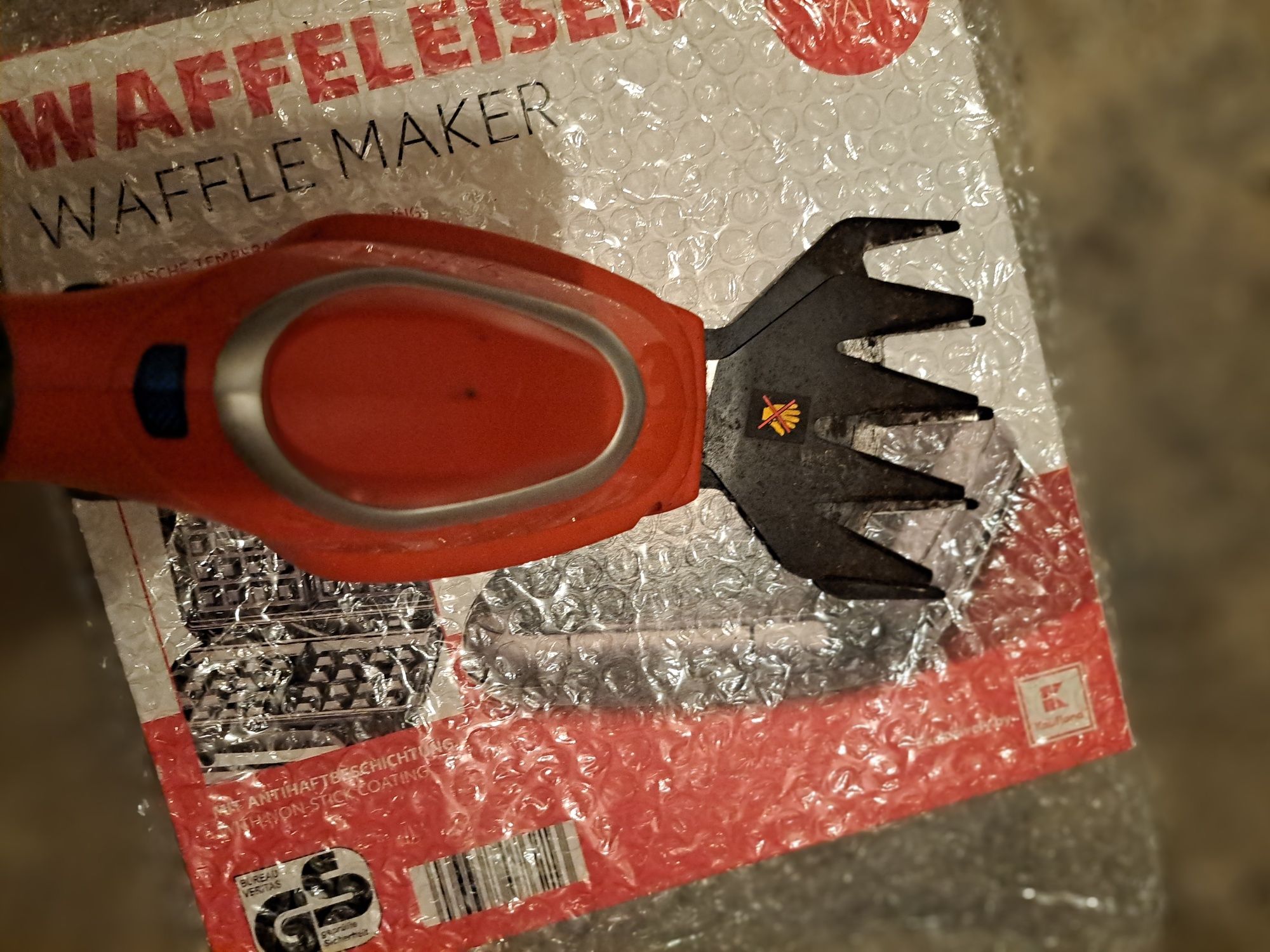 Nożyce elektryczne do żywopłotu i trawy Black and Decker