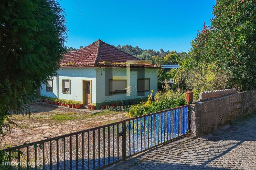 Moradia Térrea T3 com Terreno de 1500m² para Renovar – São Pedro