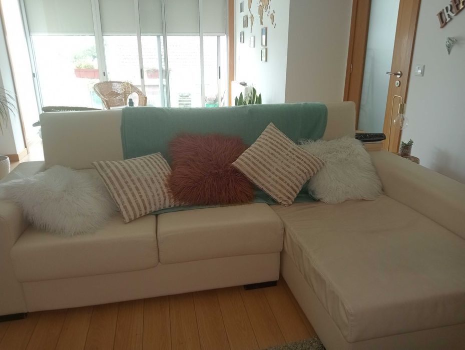 Sofá usado com boas dimensões