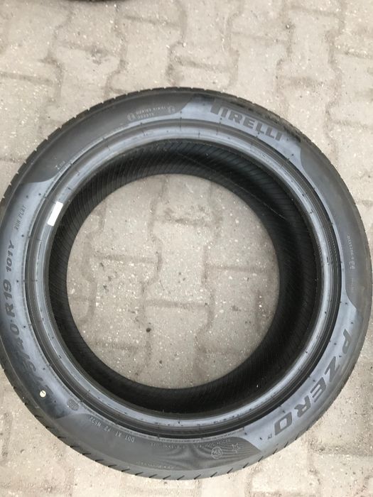Opona Pirelli 275 40 R19 RSC