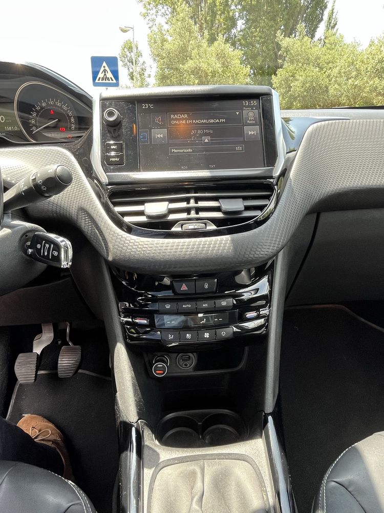 Peugeot 2008 1.2 PureTech Allure 2016