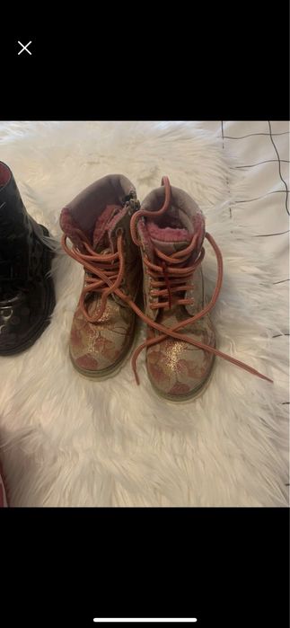 Botas menina tamanhos 25 e 27