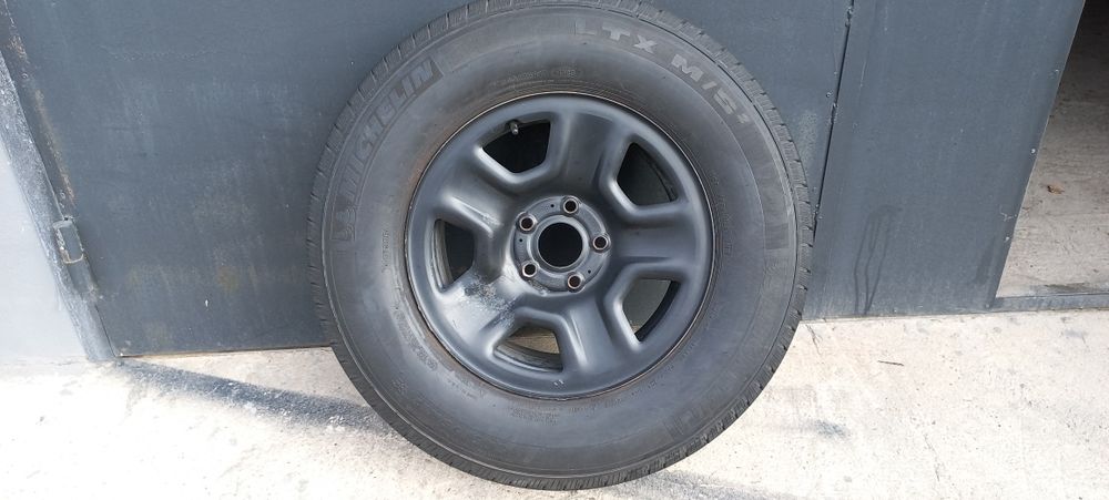 Диск з резиною запаска 5х127 на Jeep