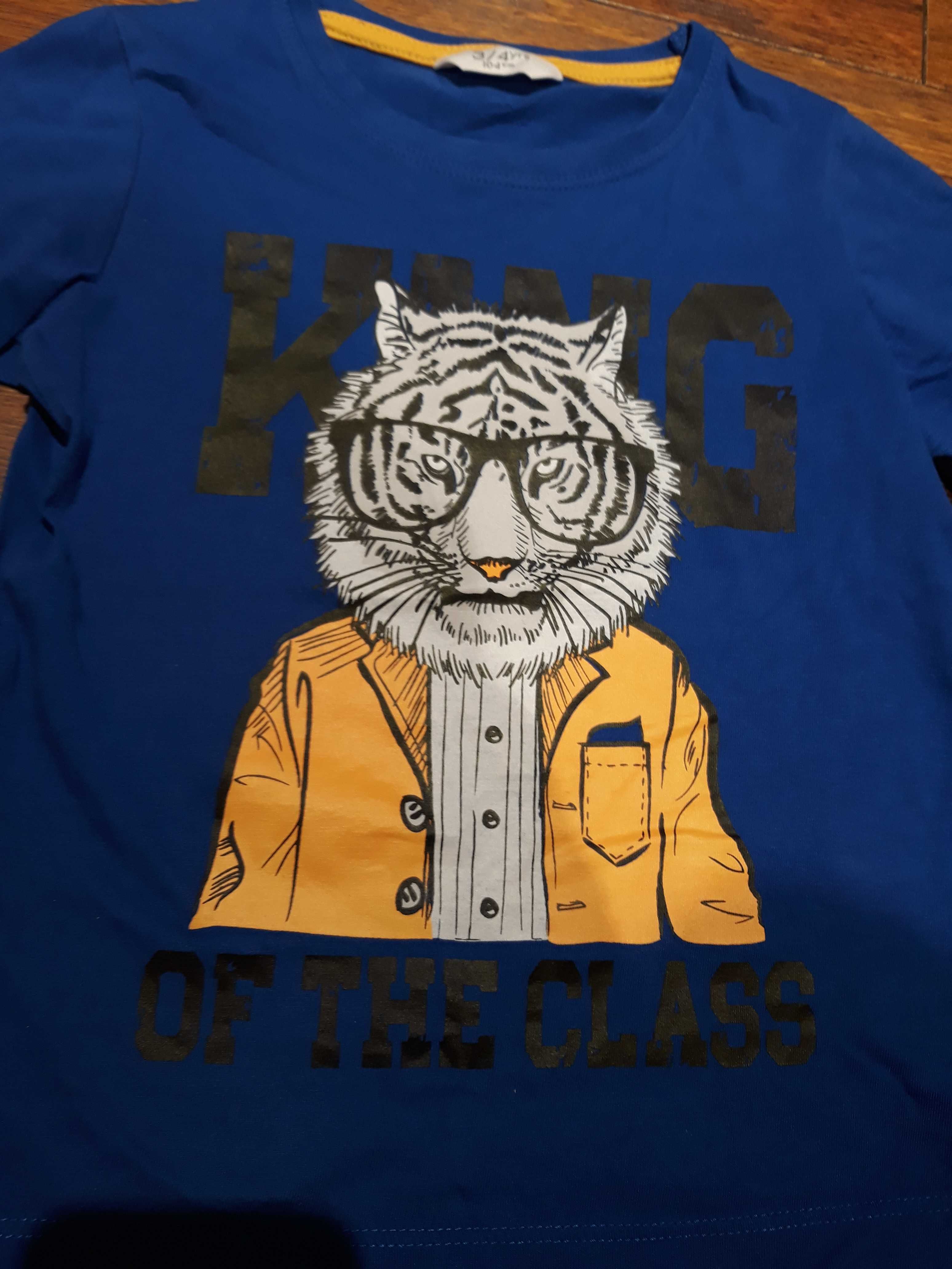 Niebieska koszulka z tygrysem r. 104 3/4 lata