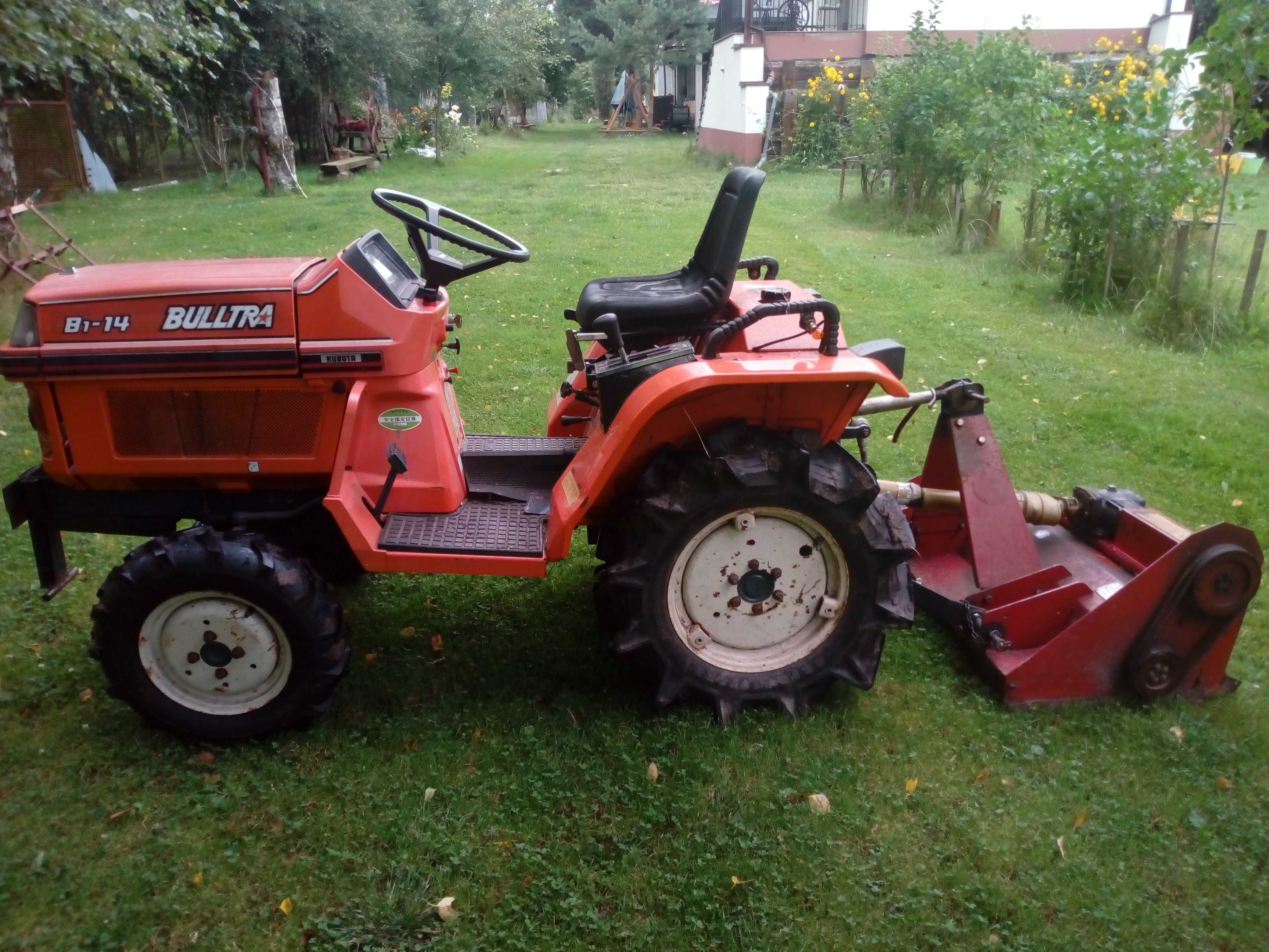 Traktorek Kubota b1-14 z kosiarką bijakową