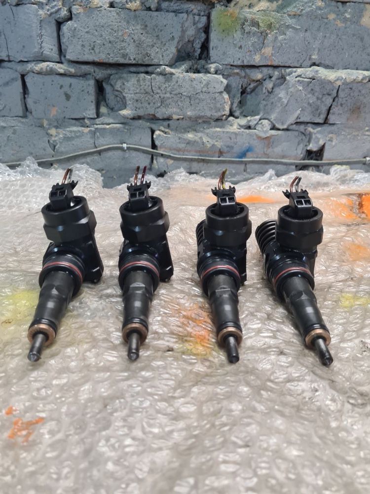 Насос форсунка форсунки VW Golf 4 Passat b5 Skoda Octavia 038130073J