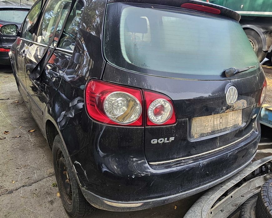 Volkswagen Golf V Plus I 04-08 zderzak przód