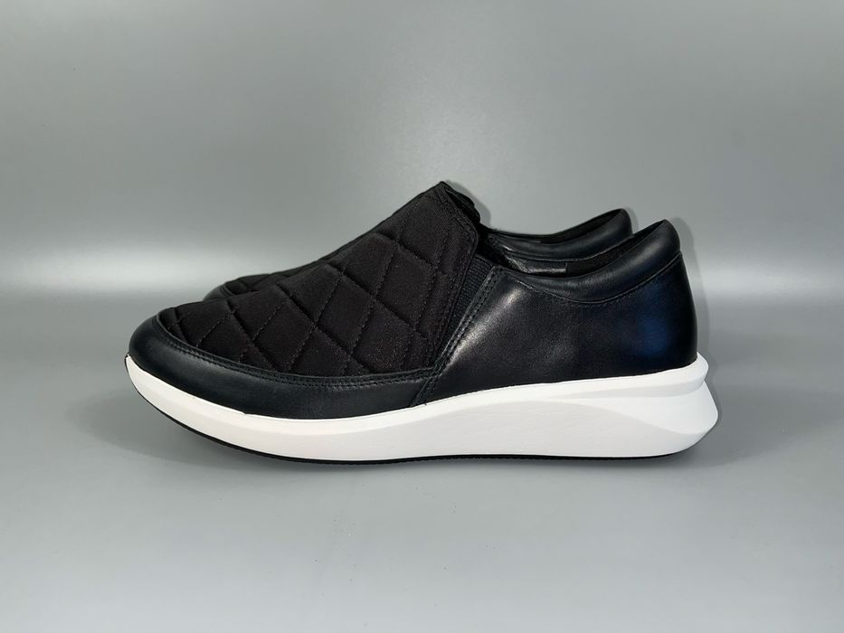 Кроссовки Clarks 41 размер (по стельке 26 см)