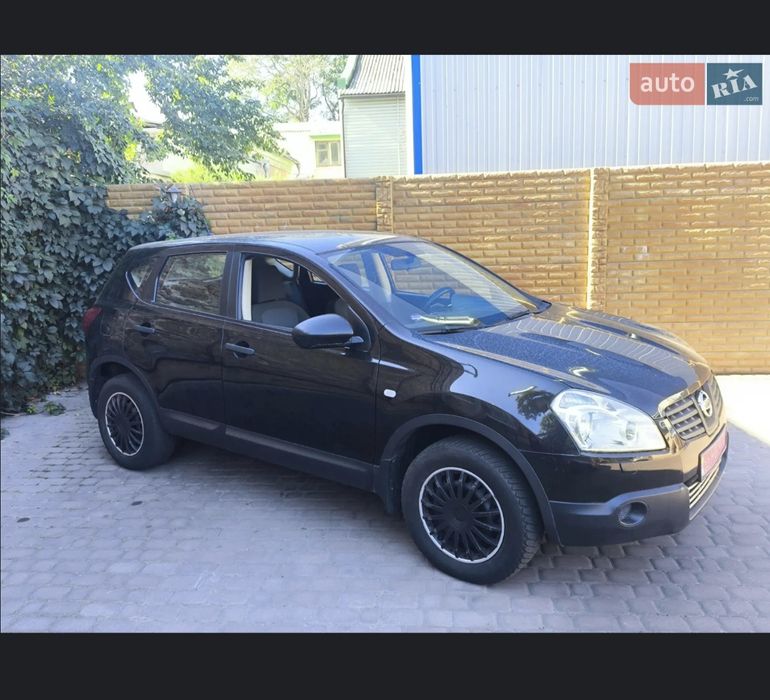 Продам  Черный паркетник  Nissan Qashqai !!!
