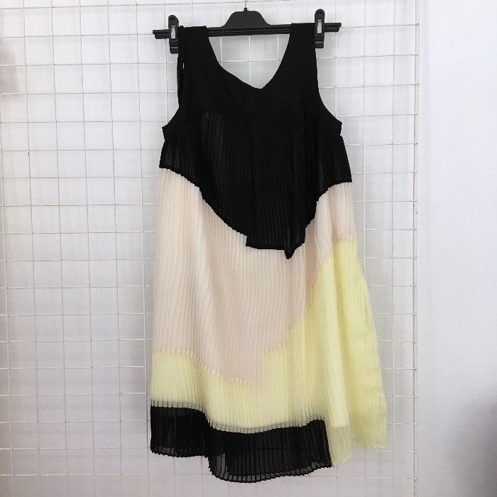 Vestido plissaso da marca Lavand.