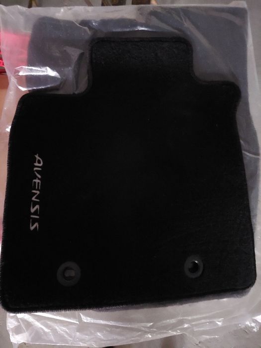 Tapetes do Toyota Avensis carrinha