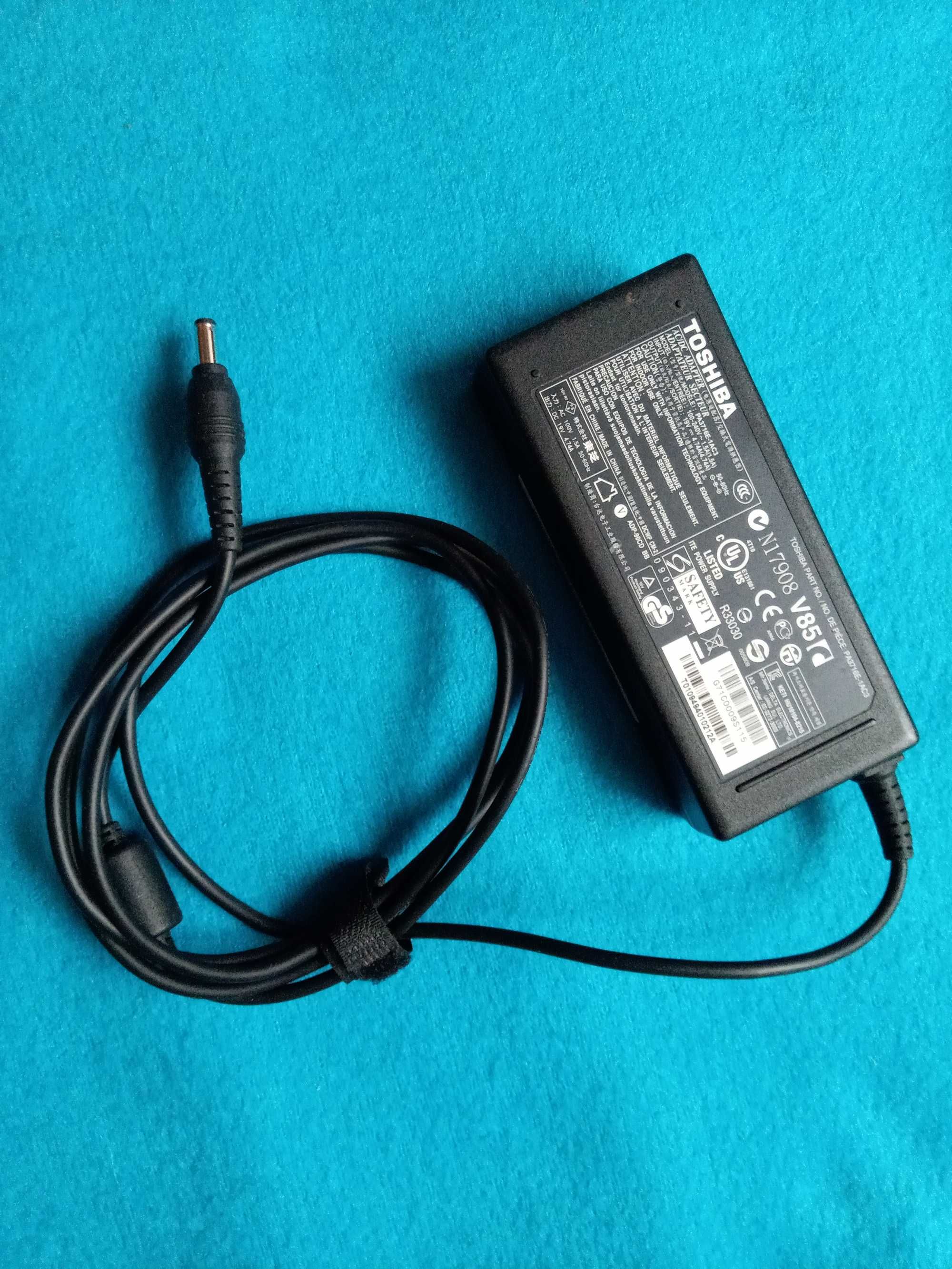 блок питания (зарядка) 19В 4,74А 90Вт Toshiba PA3716E ADP-90CD 5,5x2,5