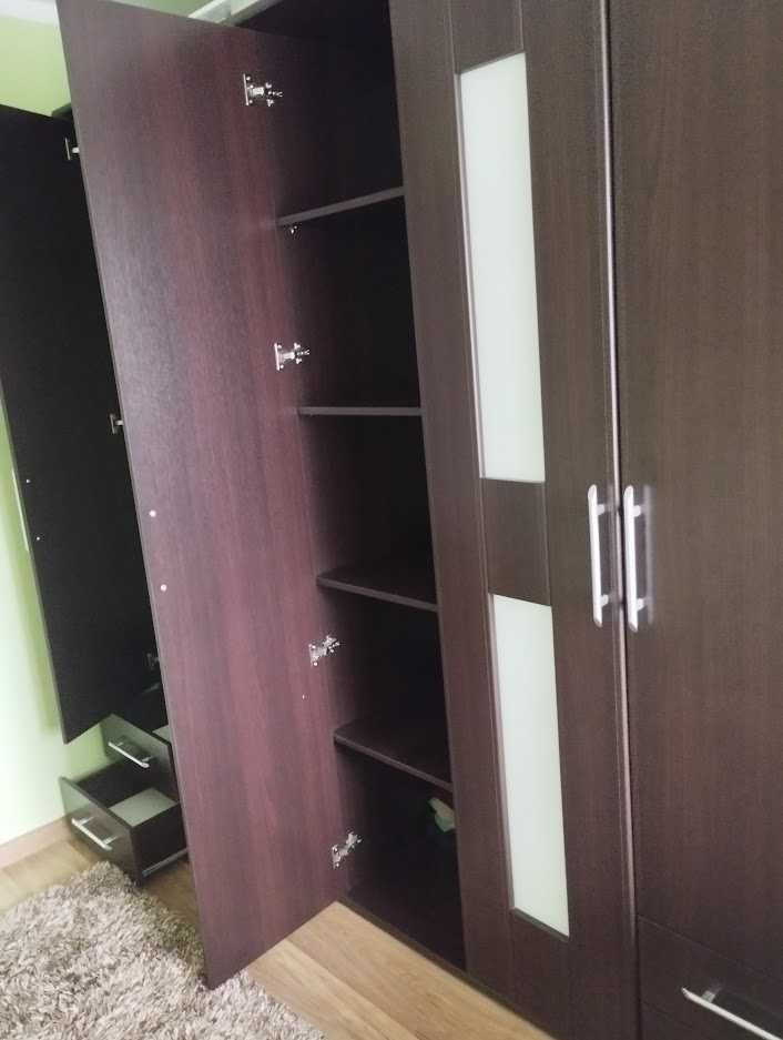 Szafa pięciodrzwiowa z lustrem