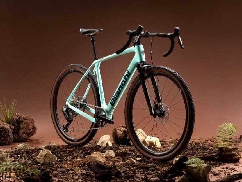 Rower gravelowy Bianchi Arcadex Pro Gravel z amortyzatorem Sram Apex