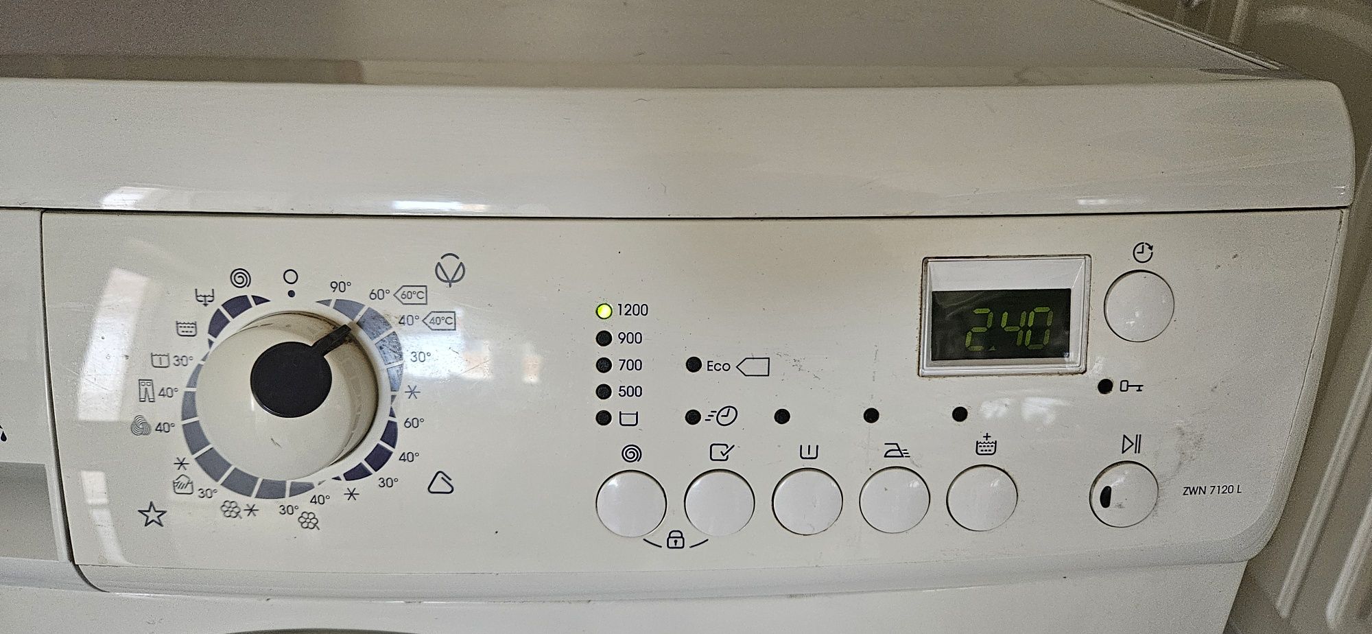 Vendo maquina de lavar roupa Zanussi de 8Kg