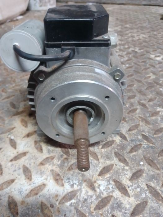 Motor elétrico monofásico