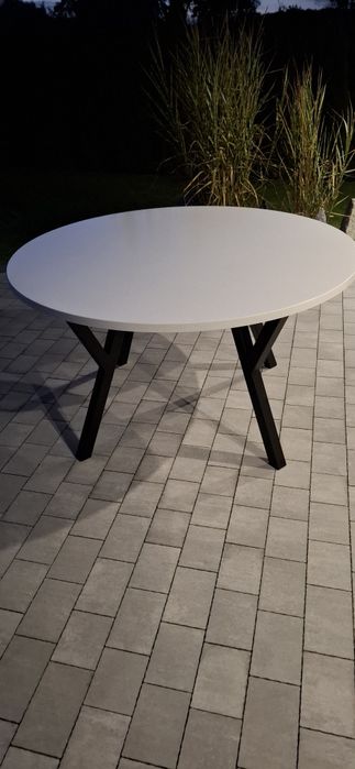 Stół okrągły z blatem granitowym