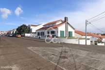 Moradia com 3+2 Quartos - Relva - Ponta Delgada