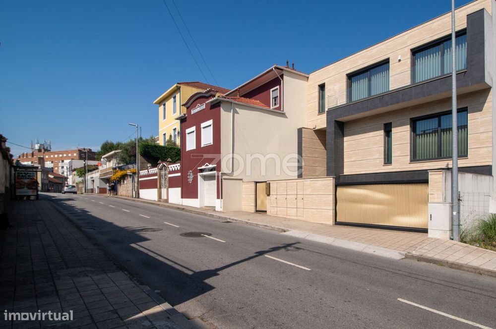 Moradia Exclusiva T4 em Ermesinde com Piscina e Jardim