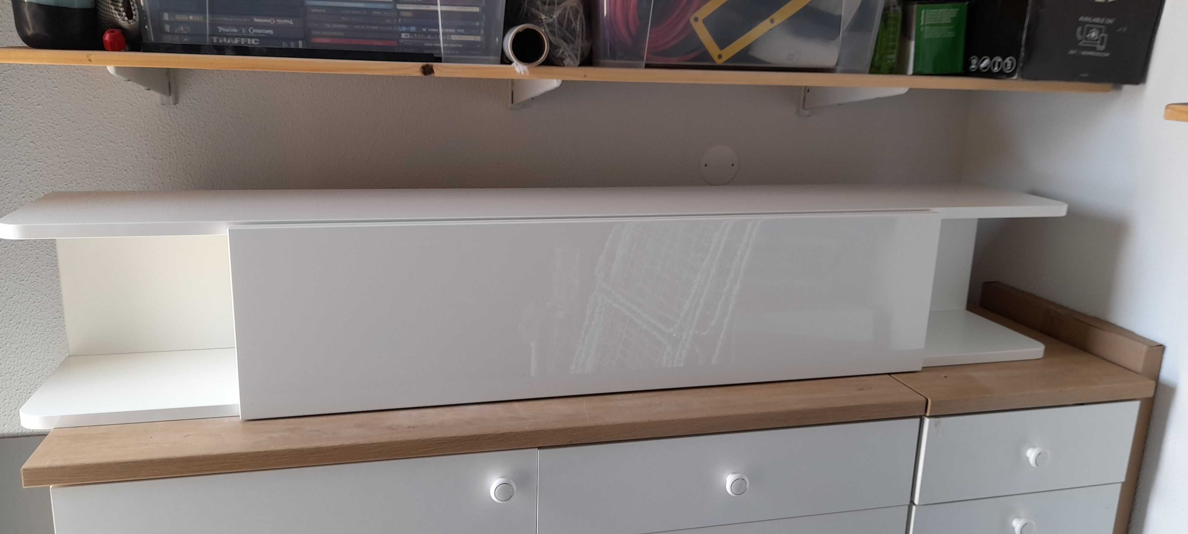 Módulo do Ikea para fixar na parede