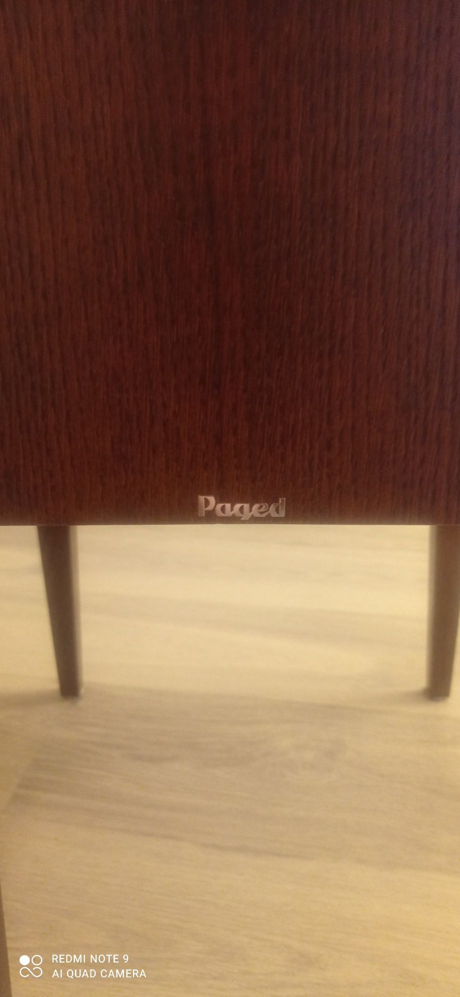 Krzesła firmy Paged