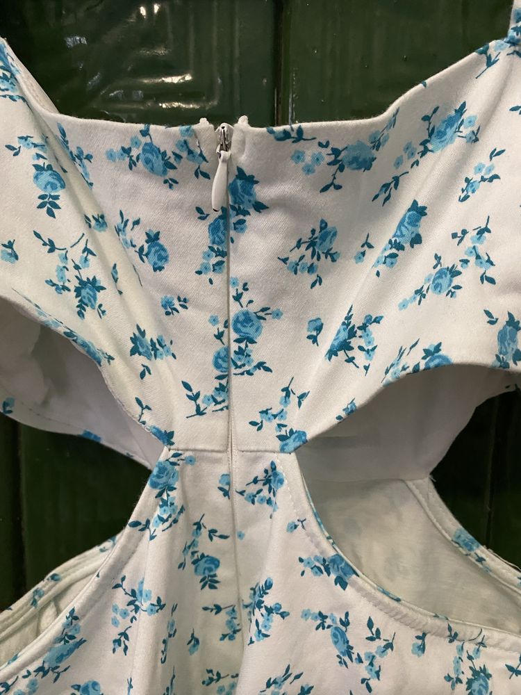 Платье ZARA 44 С  новое нереально красивое