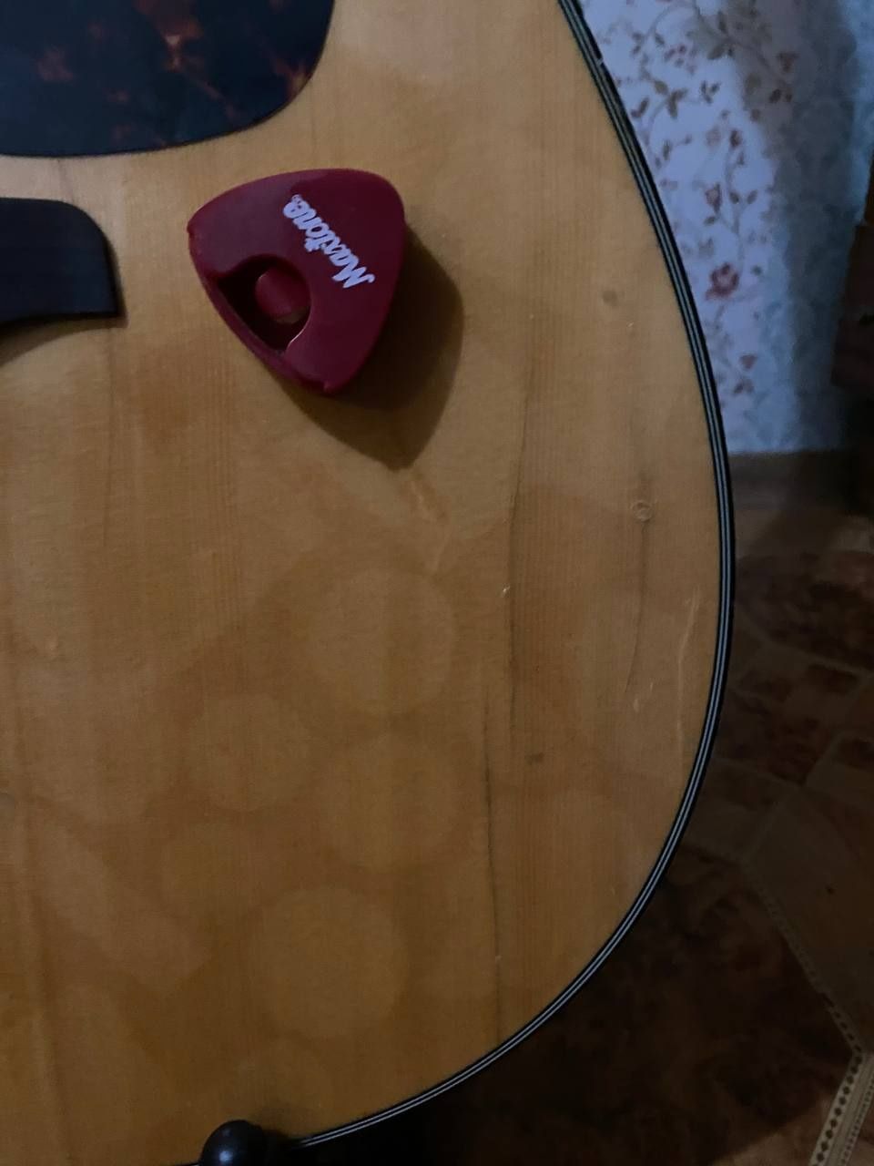 Продам электроакустическую Yamaha FGX800C