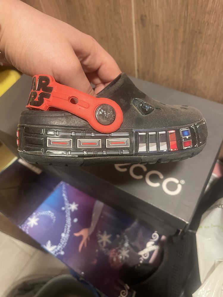 buciki crocs swiecace
