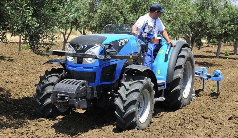 Servico mini giratoria e trator